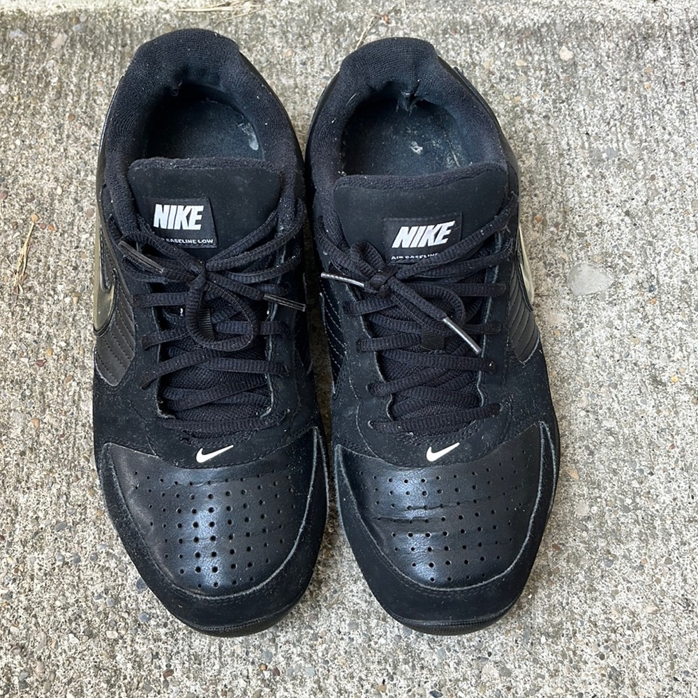 Men’s Black Nike Air Baseline Size 9.5